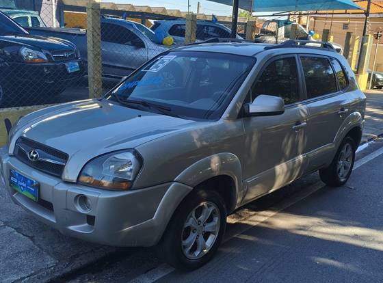 HYUNDAI TUCSON 2.0 MPFI GLS 16V 143CV 2WD GASOLINA 4P AUTOMÁTICO HYUNDAI TUCSON 2.0 MPFI GLS 16V 143CV 2WD GASOLINA 4P AUTOMÁTICO